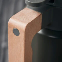 House Doctor Cole Thermoskan 1,8 L 8 House Doctor Cole Thermoskan 1,8 L -Serax Winkel 500144 01 3 ProductImageDetail 2a7a2db278